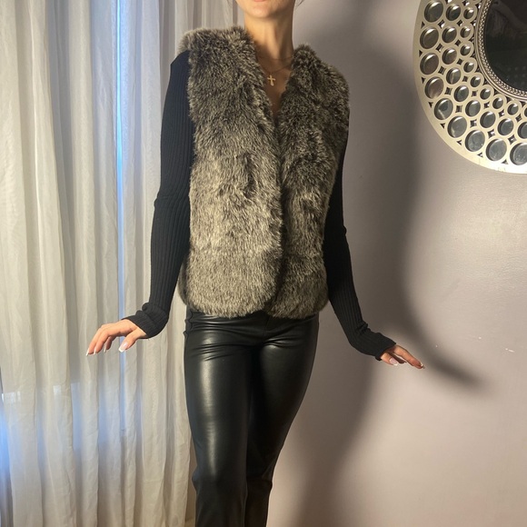 Faux Fur Vest - Picture 2 of 7